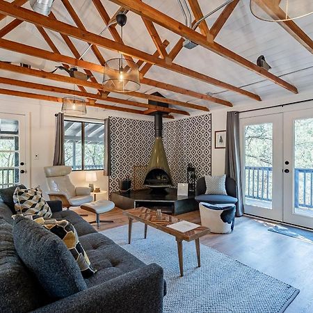 The Pine House - Cozy Mid-Century Modern, Pet-Friendly Villa ภายนอก รูปภาพ