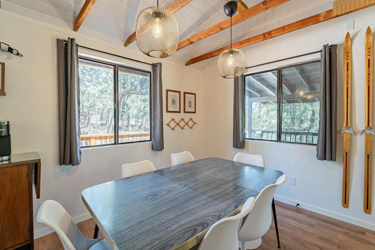 The Pine House - Cozy Mid-Century Modern, Pet-Friendly Villa ภายนอก รูปภาพ