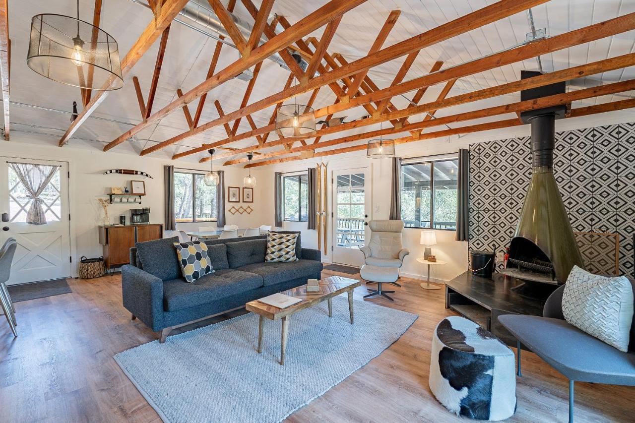 The Pine House - Cozy Mid-Century Modern, Pet-Friendly Villa ภายนอก รูปภาพ