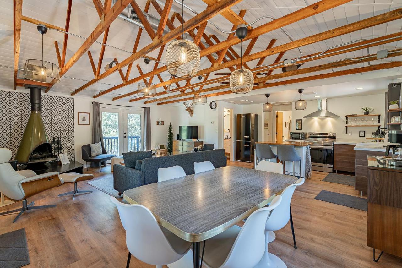 The Pine House - Cozy Mid-Century Modern, Pet-Friendly Villa ภายนอก รูปภาพ