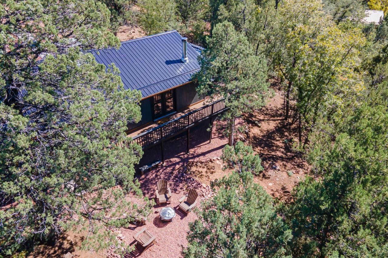 The Pine House - Cozy Mid-Century Modern, Pet-Friendly Villa ภายนอก รูปภาพ